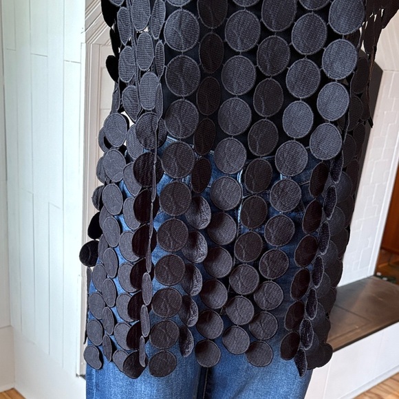 Black Circular Pattern Top - Picture 5 of 9